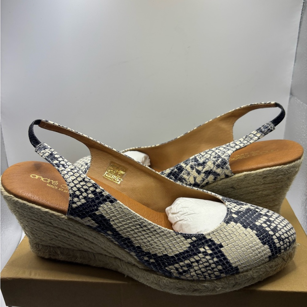 ANDRE ASSOUS Womens White Snake 3/4" Platform Raisa Wedge Sandal, Size 11